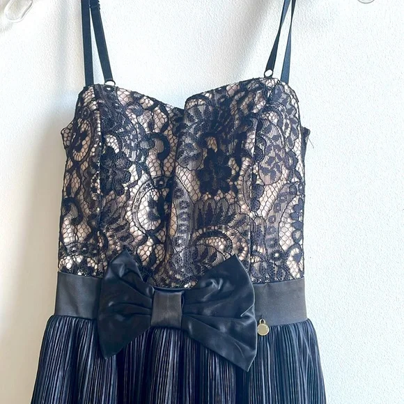 Gorgeous Dress Rinascimento - Picture 3 of 12